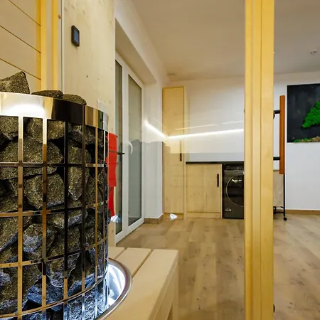 Tria House Liptov 度假居 *